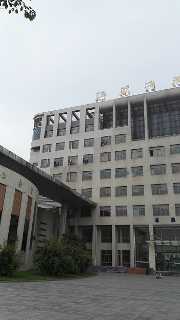 張家港理工大學宿舍樓外墻清洗